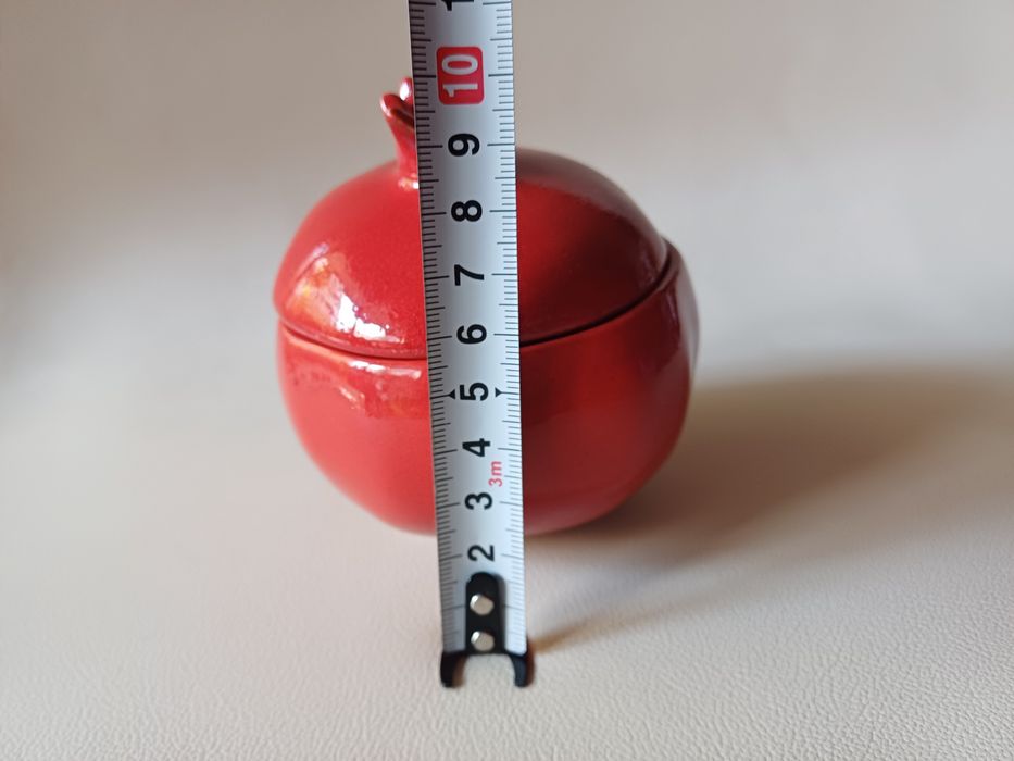 Recipiente de cerâmica em forma de romã