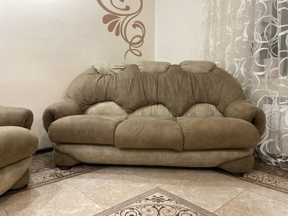 Диван та два крісла