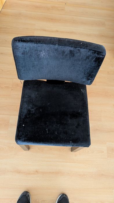 Cadeiras usadas a necessitar restauro