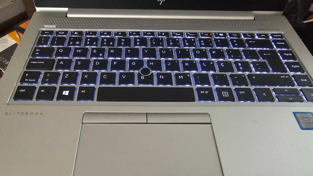 Portátil HP Elitebook 840 G5 - i7 8650 - 16G/256G fullhd