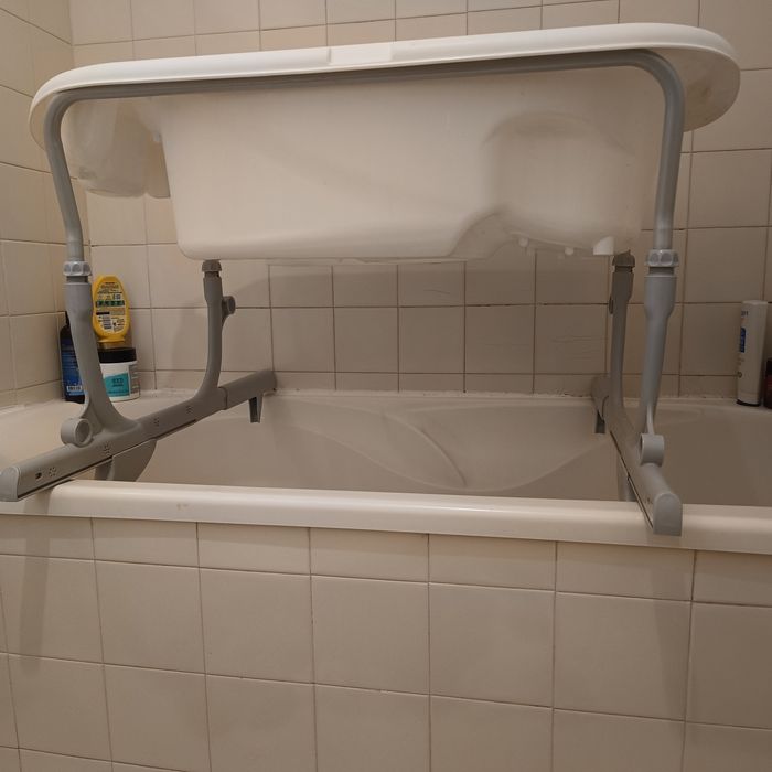 Banheira bebé com apoio elevatório