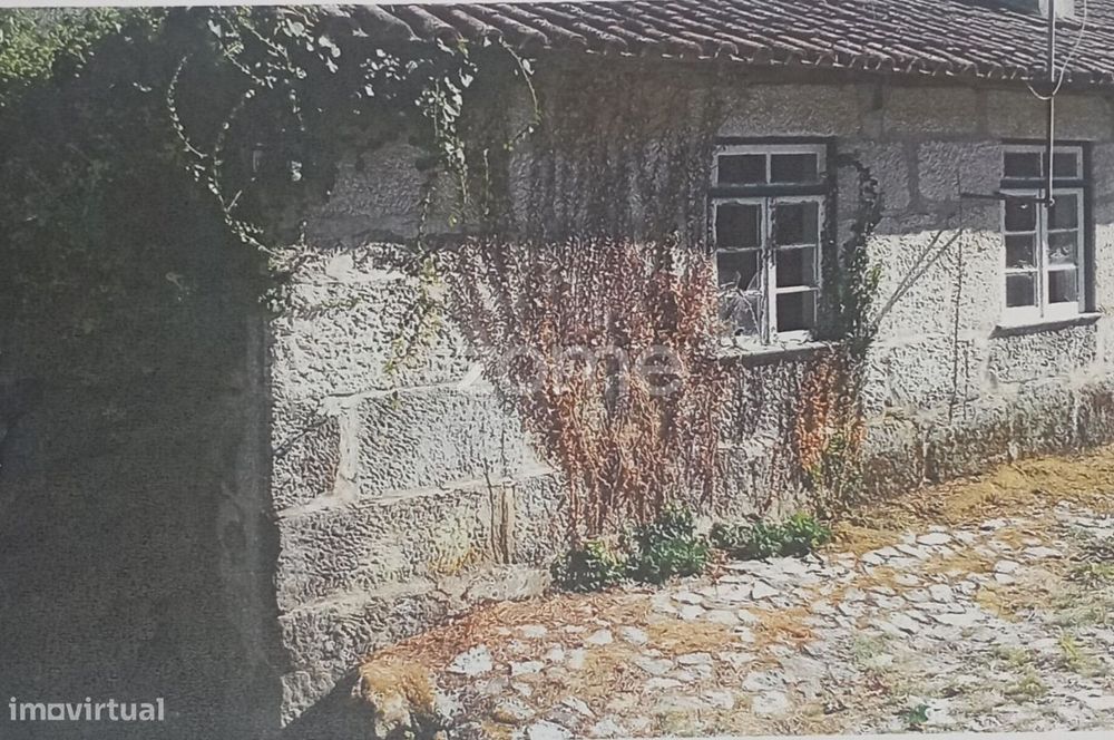 Moradia antiga para restauro em Ribeira de Pena — Ribeira De Pena (Salvador) E Santo Aleixo De Além-Tâmega, Vila Real