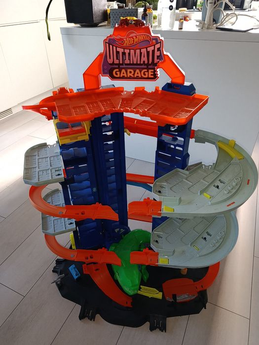 Hot Wheels City Mega Garaż T-Rexa (lub Ultimate Garage)