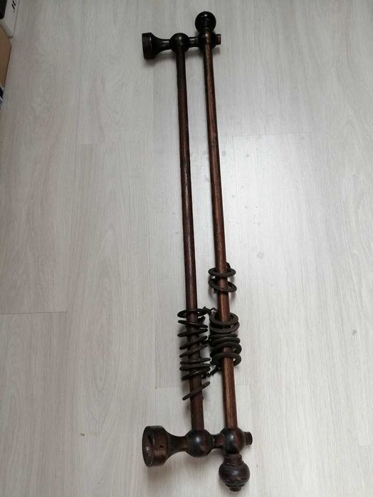 Podwójny drewniany karnisz z kółkami, z żabkami. Lata 90te.