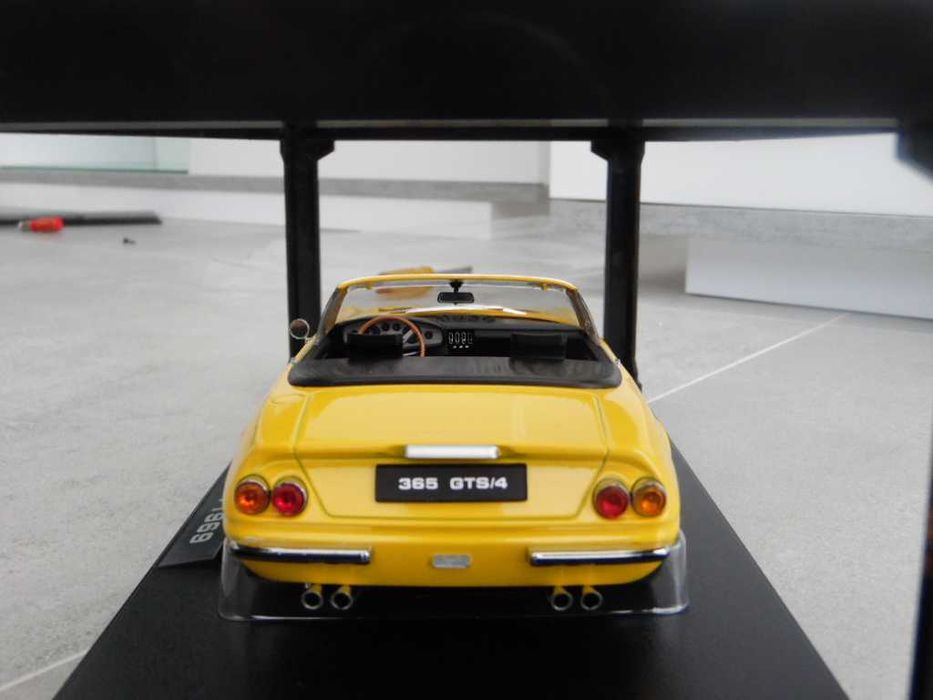 Ferrari 365 GTS/4 daytona cabriolet miniatura a estrear . escala1/18