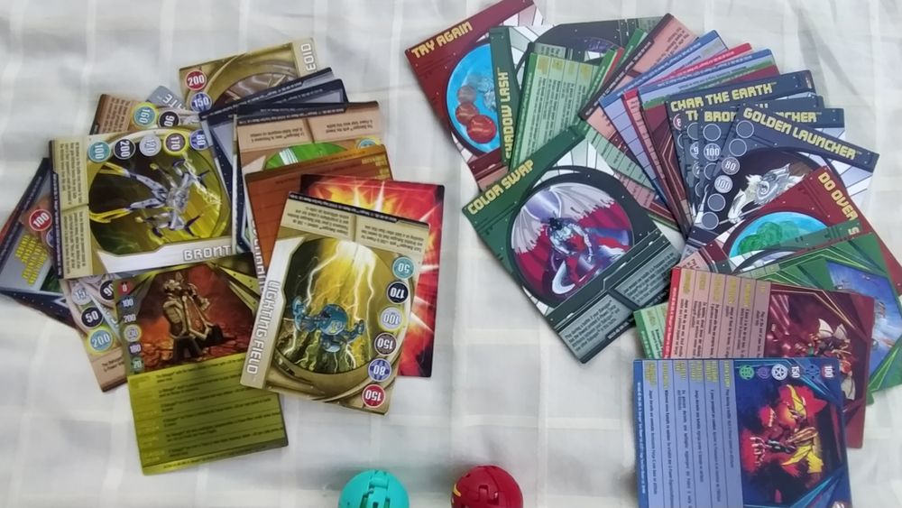 Bakugan  - zestaw 17 szt., 19 kart magnet., 26 kart