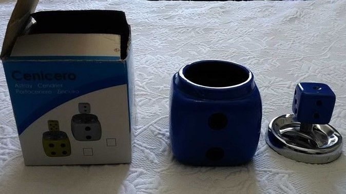 Blue dice ashtray64550761644545122