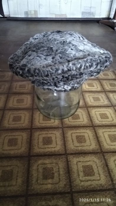 Продам каракулевый берет состояние отличное