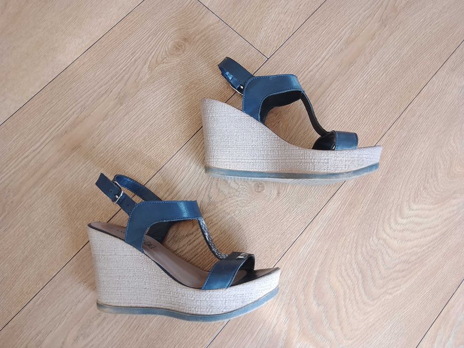 Sandały na koturnie Lasocki 37