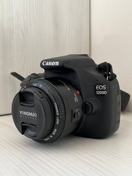 Продаю зеркальный фотоаппарат Canon EOS 1200D с объективом YONGNUO LENS EF 35мм 1:2