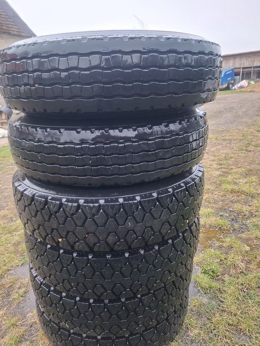 Opony  rozmiar  10.5    17.5 good year