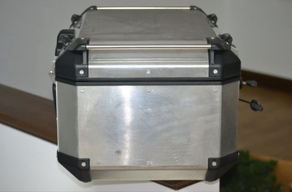 Top Case Givi Trekker Outback 58L Aluminio
