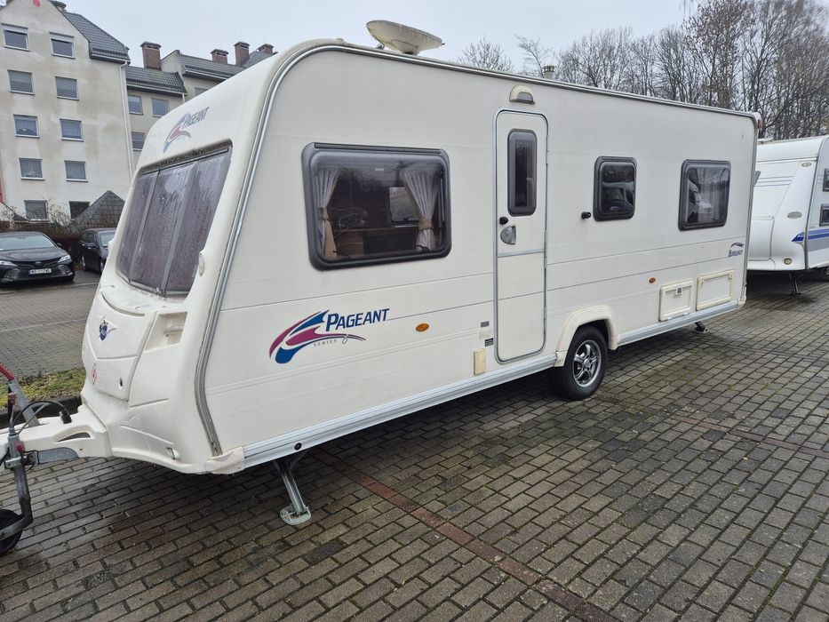 Sprzedam przyczepę kempingowa Bailey z łóżkiem malozenskim przedsionek