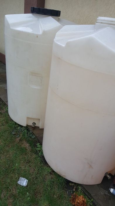 Продам пищевые трехслойные бочки на 1000 л