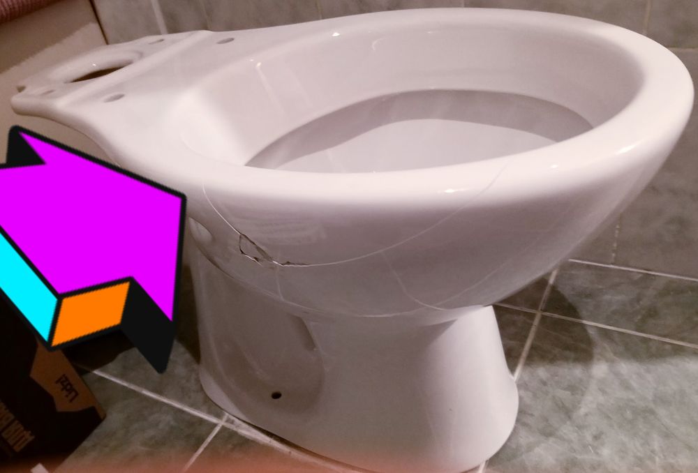 Новый Унитаз в состоянии некондициии