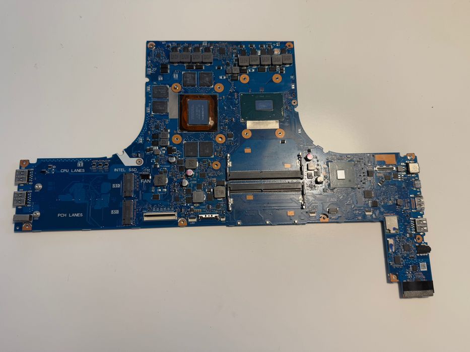 Asus ProArt Studiobook W700 - sprzedaż wszystkich części lub na części