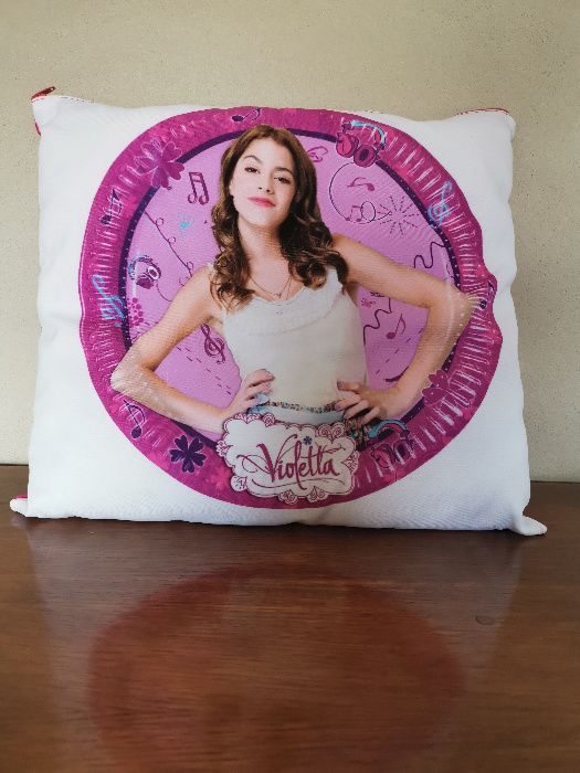 Almofadas da Violetta e Mickey