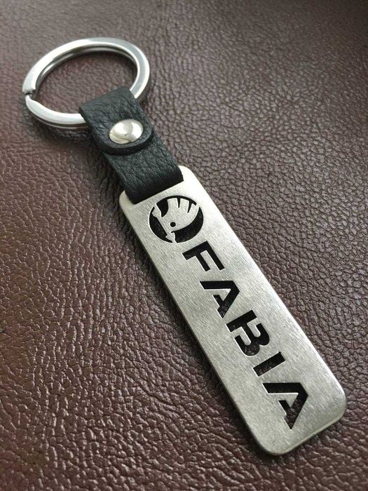 Ексклюзивний брелок Skoda Fabia із нержавійки та шкіри