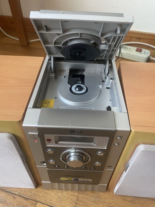 Aparelhagem Micro Hi-Fi LG LX-M150D com AUX + Rádio + Comando Original