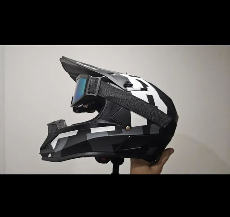 Шлем на мотокрос