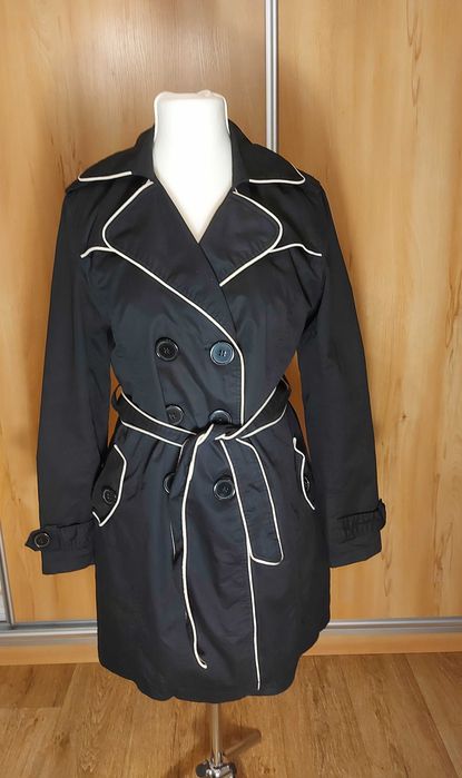 Czarny klasyczny płaszcz wiosenny Orsay