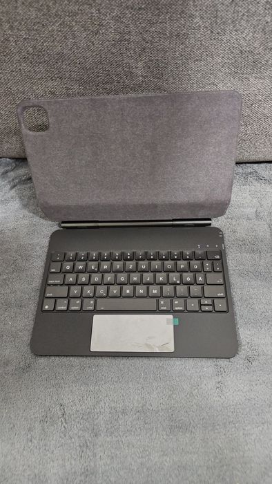 Чохол-клавіатура Magic Keyboard для iPad Pro 11" M4 (2024) з тачпадом, QWERTZ