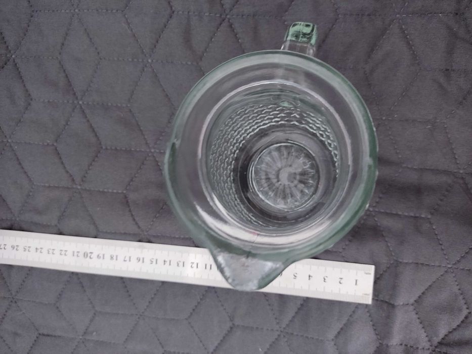 Mały dzbanek szklany