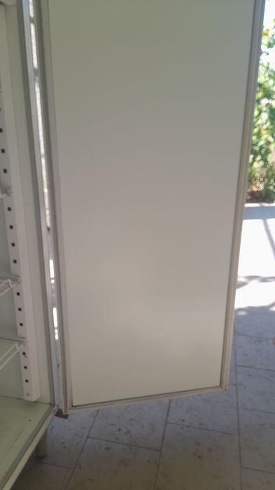 Продам холодильный шкаф