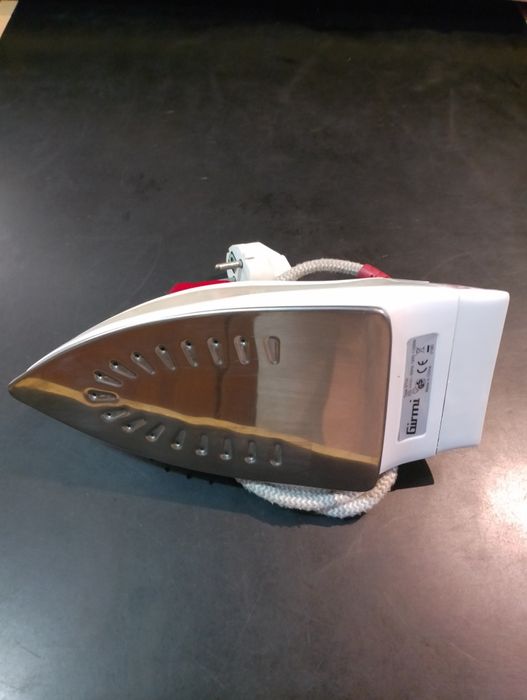 Ferro de engomar a vapor Girmi