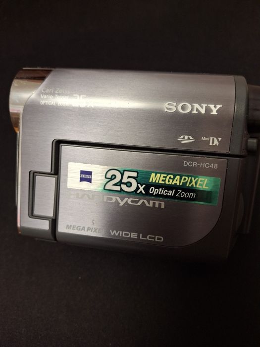 Продам видеокамеру SONY HANDYCAM DCR-HC48E