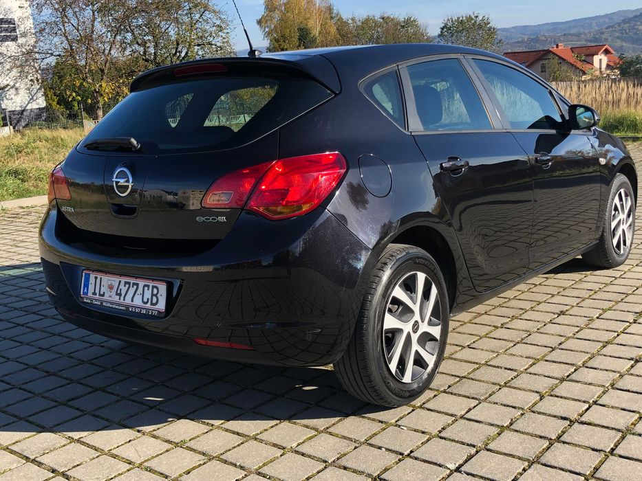 OPEL ASTRA 2011 POJ. 1.4 BENZ.  serwis klima opłacony