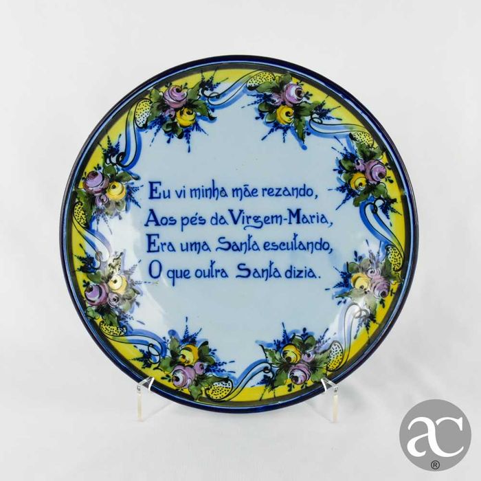 Grande Prato falante em faiança E.P.L. Alcobaça Lda, com poema
