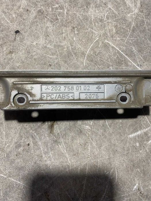 Планка підсвітки номера Mercedes C-Class W202 A2027580102 рест седан