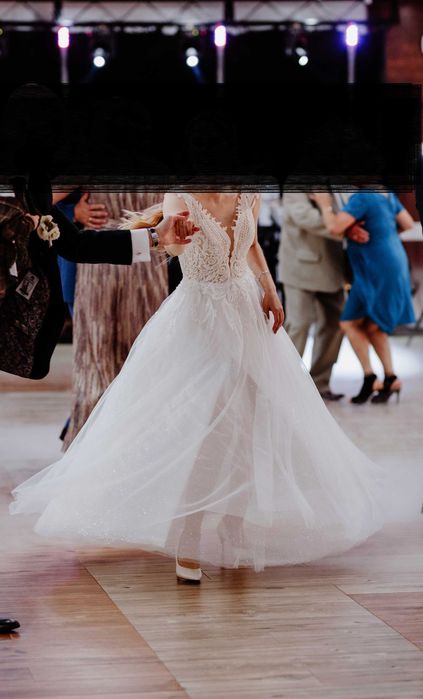 Suknia ślubna z welonem