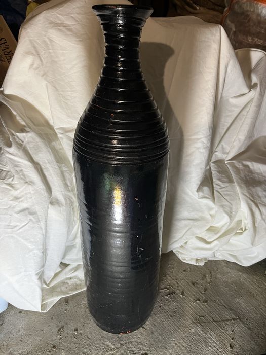 Jarrao preto com medidas