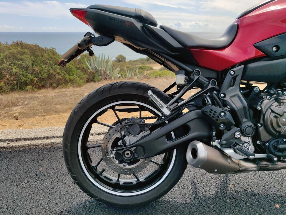 MT07 55kw/75cv ABS, vermelho/cherry red