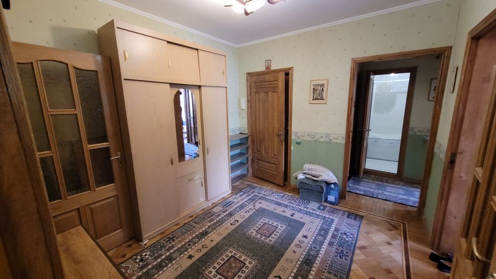 Продається трикімнатна квартира Бровари Чорних Запорожців 60б