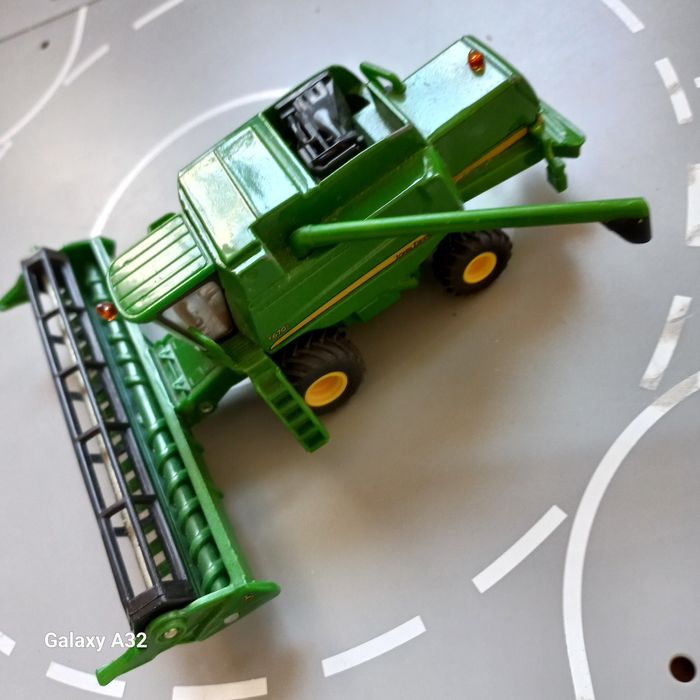 Siku traktory z maszyna Cena dot  kultywatora