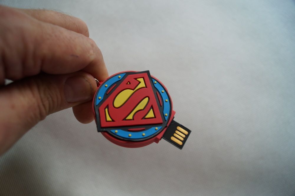 Pendrive Superman 16 GB USA