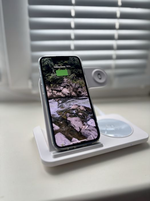 Безпровідний зарядний пристрій 3 в 1