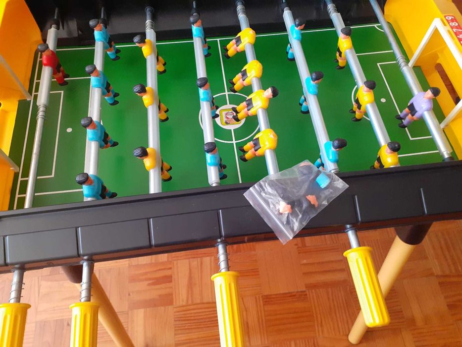 Mesa/Jogo de Matrequilhos em muito bom estado!