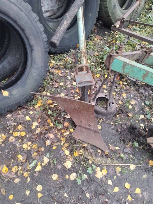 Плуг тракторний.