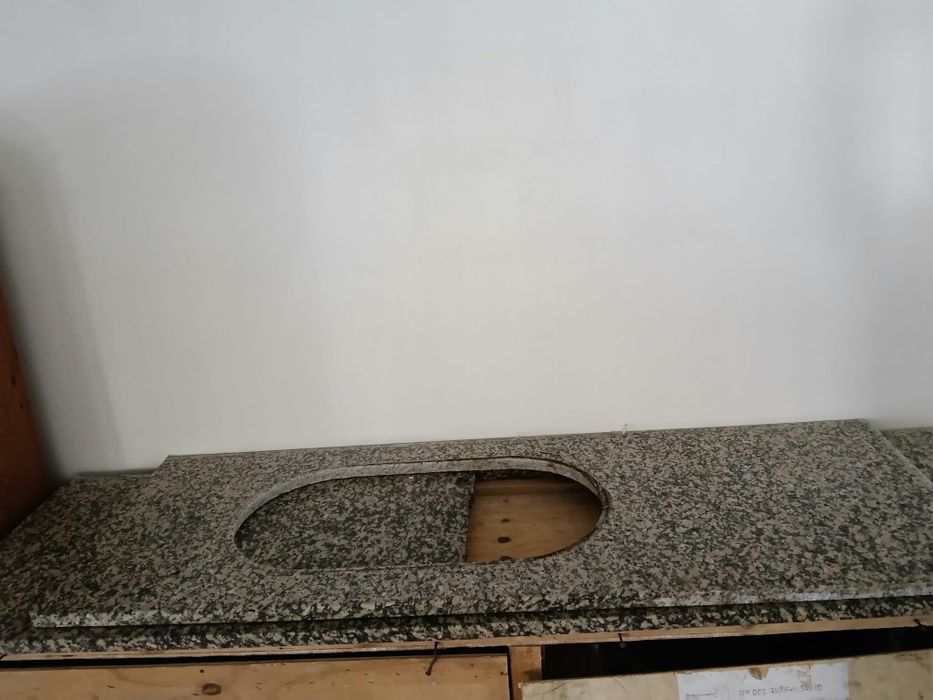 Cozinha Completa Modular (Madeira/Granito) + Lava-Loiça e Torneira