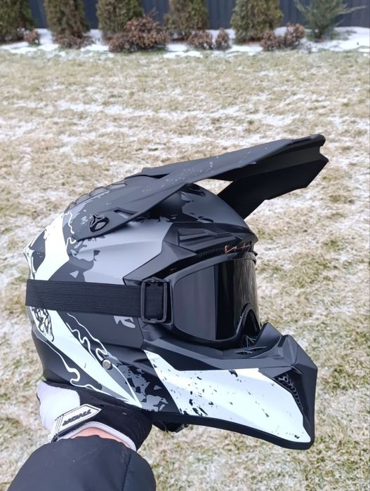 Новий кроссовий шолом