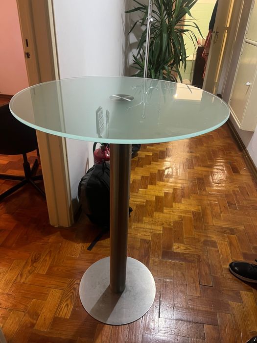 Mesa alta de vidro