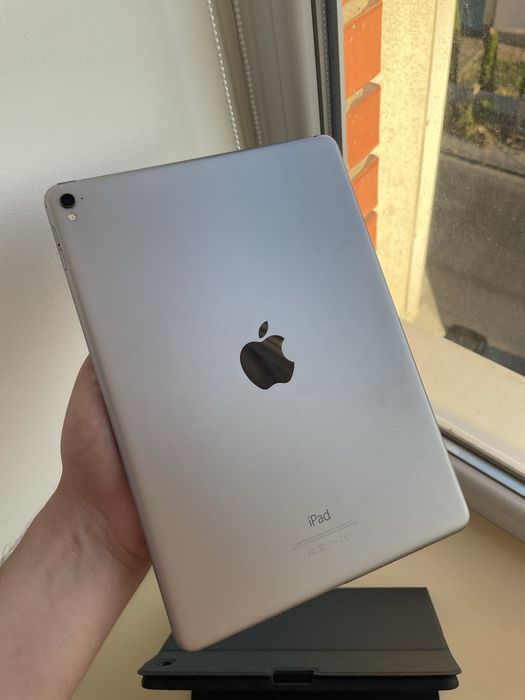 Планшет iPad Pro 9.7 256gb + чехол клавіатура