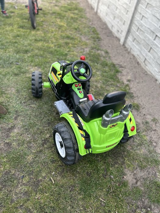 Sprzedam zabawkowy traktor