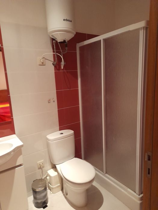 Arrenda-se quarto com kitchenet