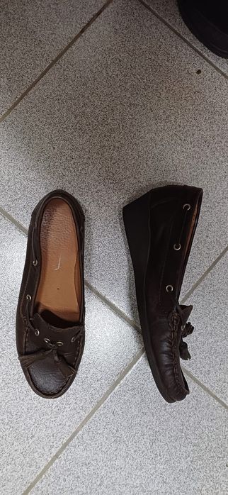 Sapatos de pele castanho