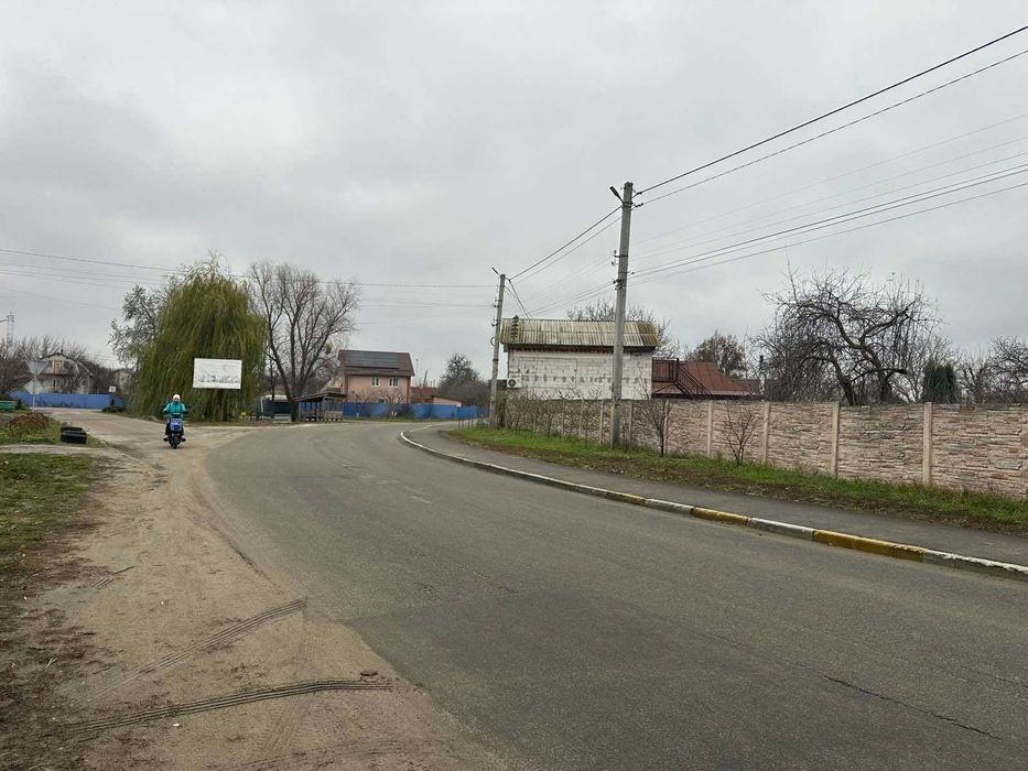 Будинок у самому центрі села Димер з усіма комунікаціями